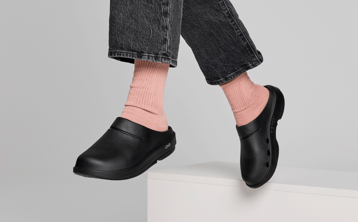 08-w_1200_blk_2 Women's OOcloog Clog - Black