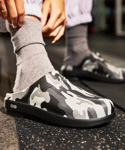 Women's OOcloog Luxe Clog - Night Camo